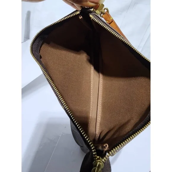 Authentic LOUIS VUITTON Accessorie Monogram Pochette Brown